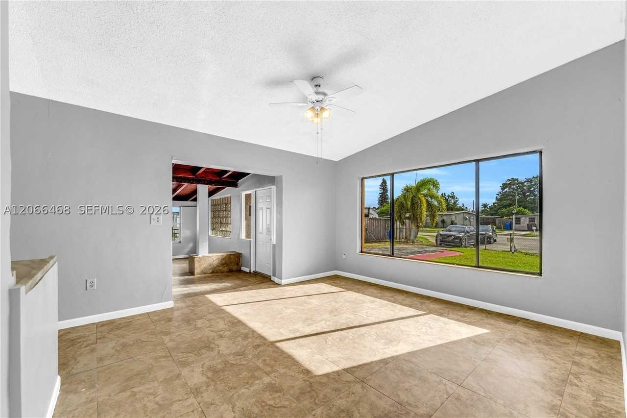 4220 SW 36th St - Photo 5 of 25