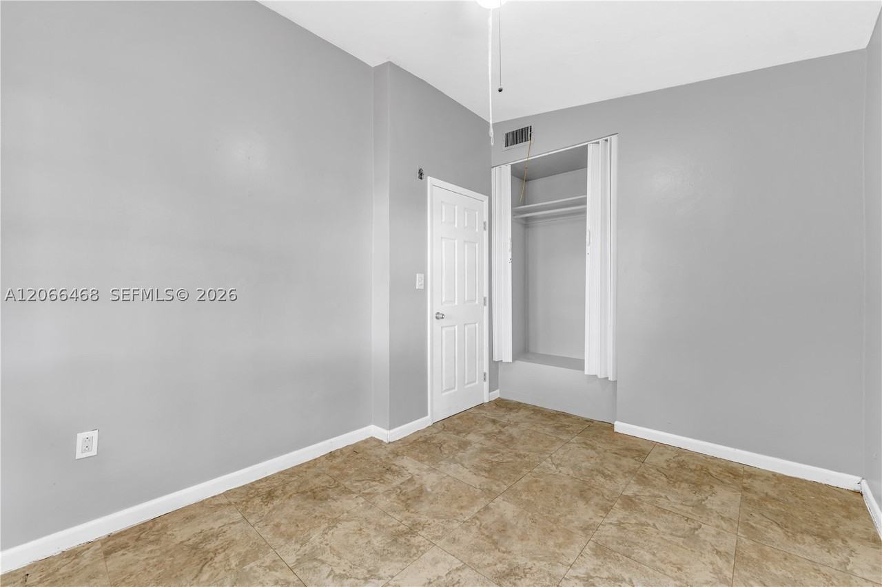 4220 SW 36th St - Photo 7 of 25