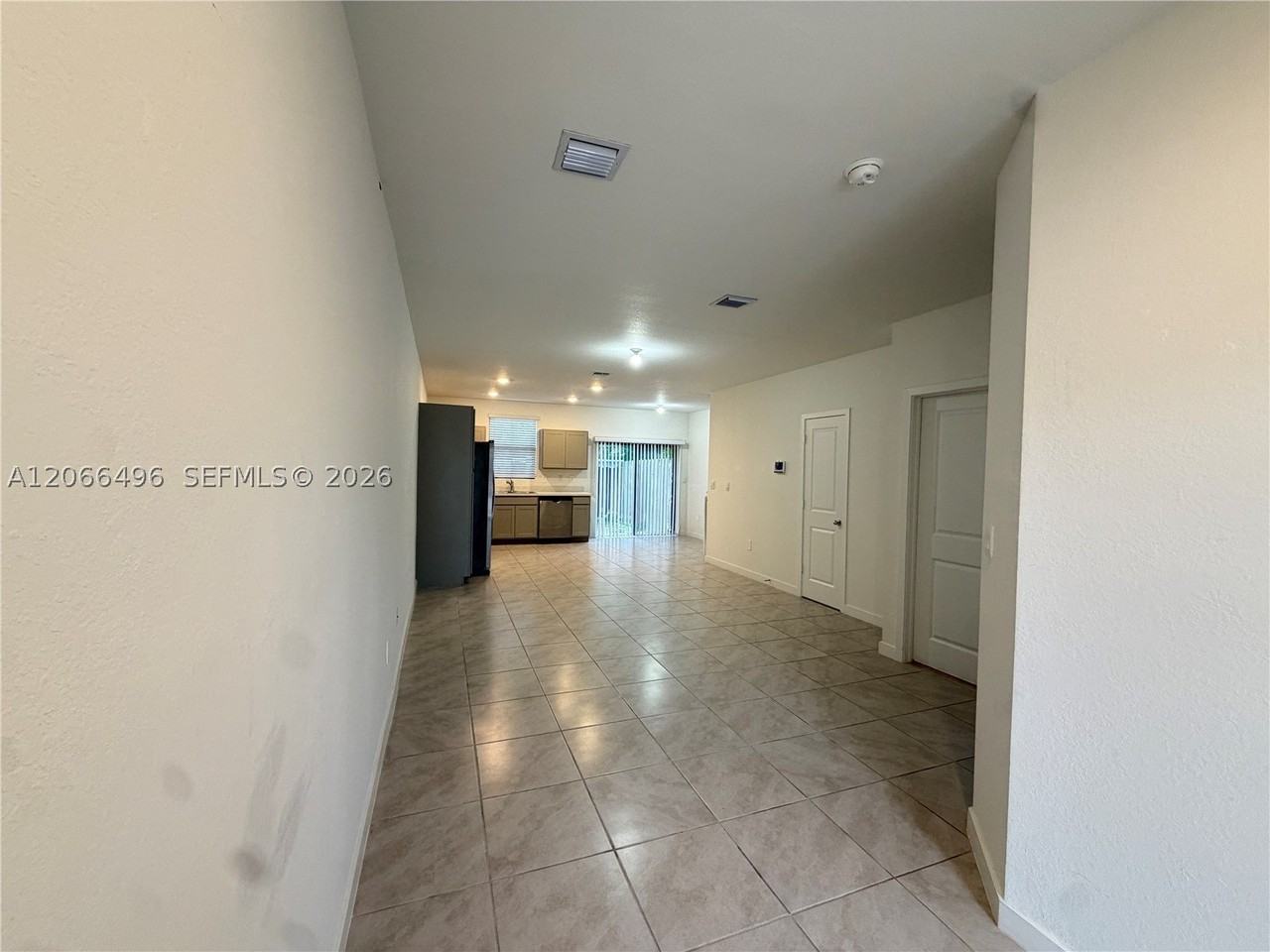 390 Ne 12th St - Photo 3 of 27