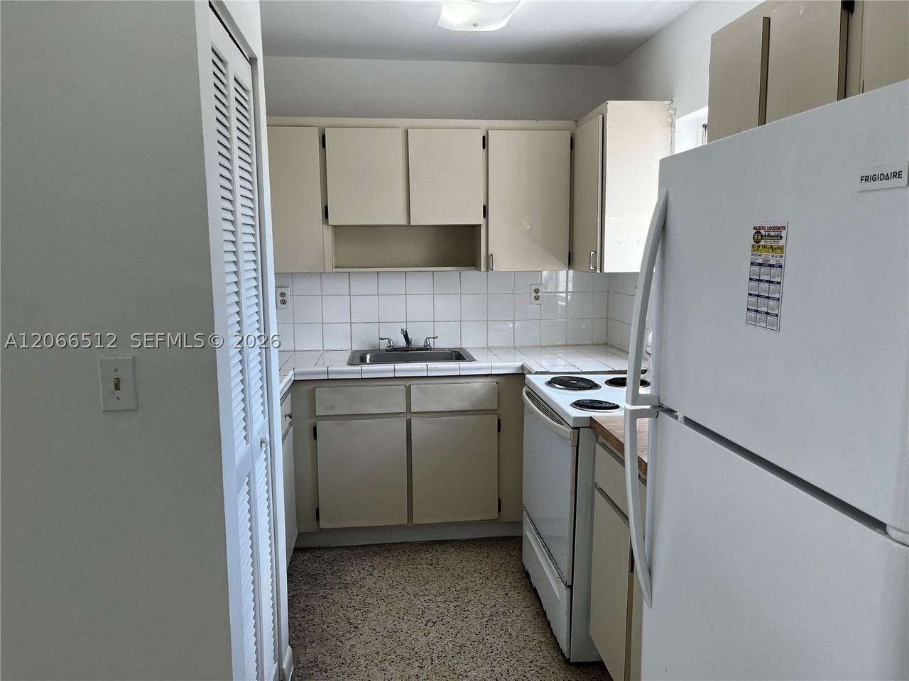 928 Sw 30th Ave #3 - Photo 6 of 21