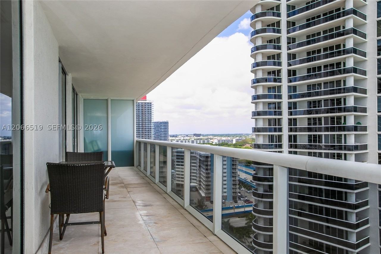 1830 S Ocean Dr #1711 - Photo 3 of 46
