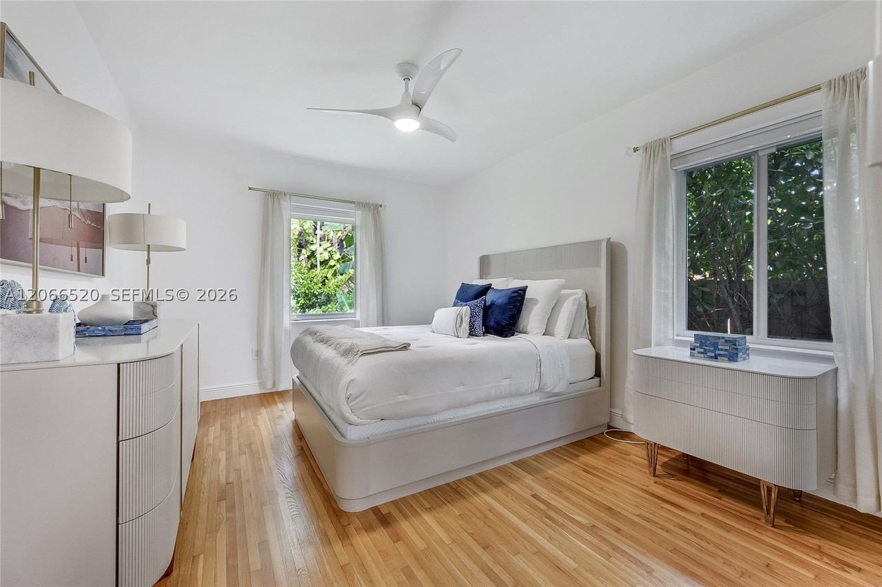8950 Byron Ave - Photo 6 of 12