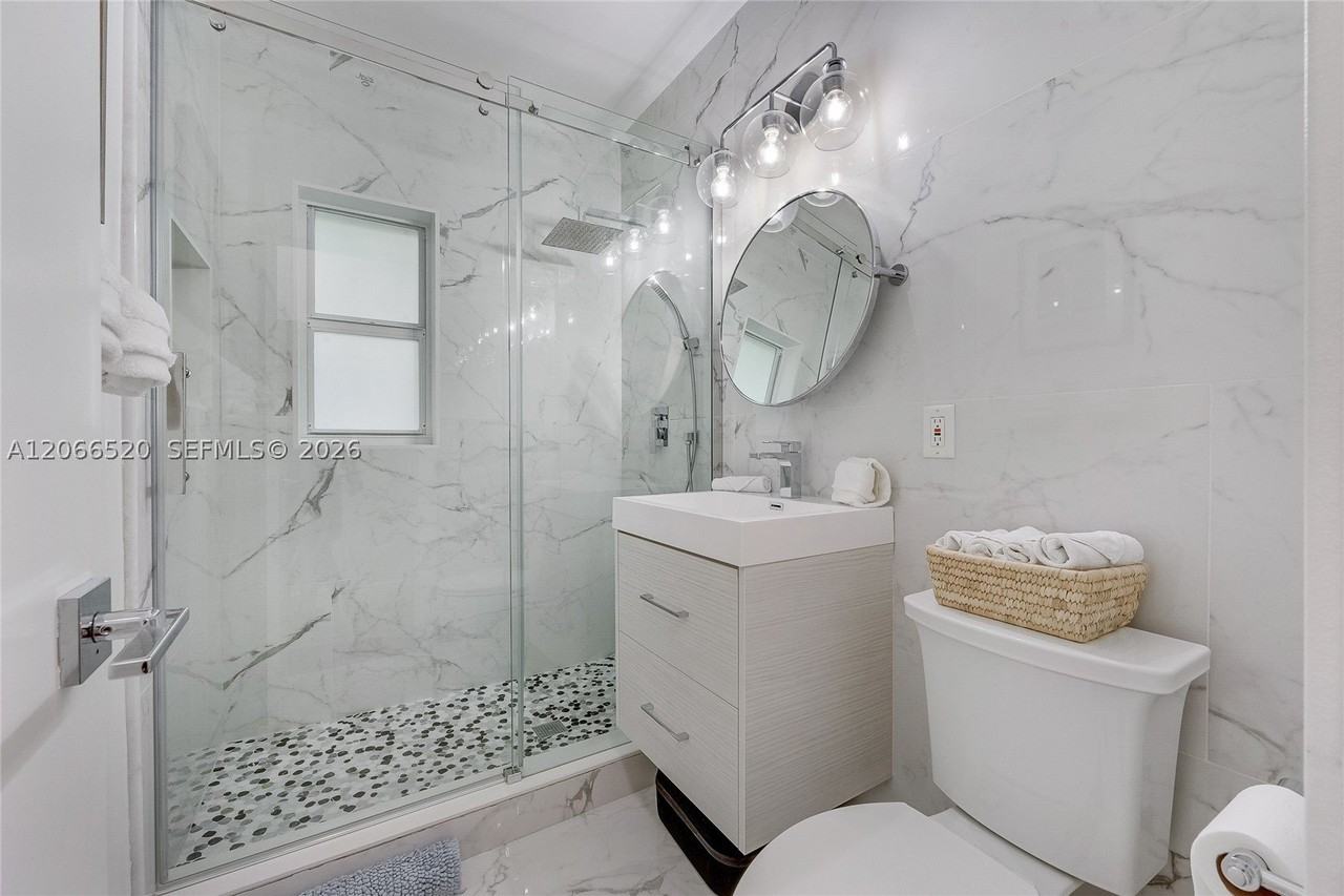 8950 Byron Ave - Photo 7 of 12