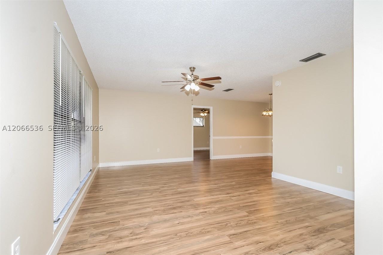 1434 Sw Broadview St - Photo 5 of 18