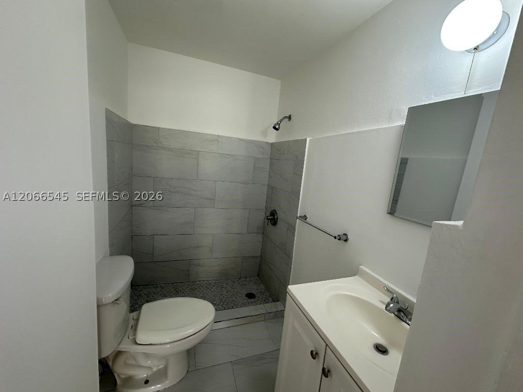 1293 NE 109th St #3 - Photo 4 of 5