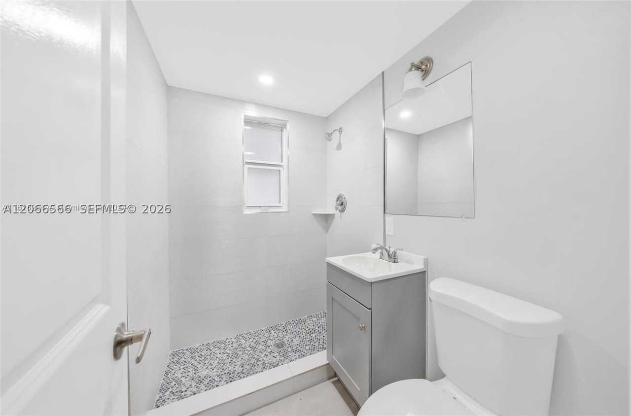 1150 NW 1st Pl #4 - Photo 6 of 18