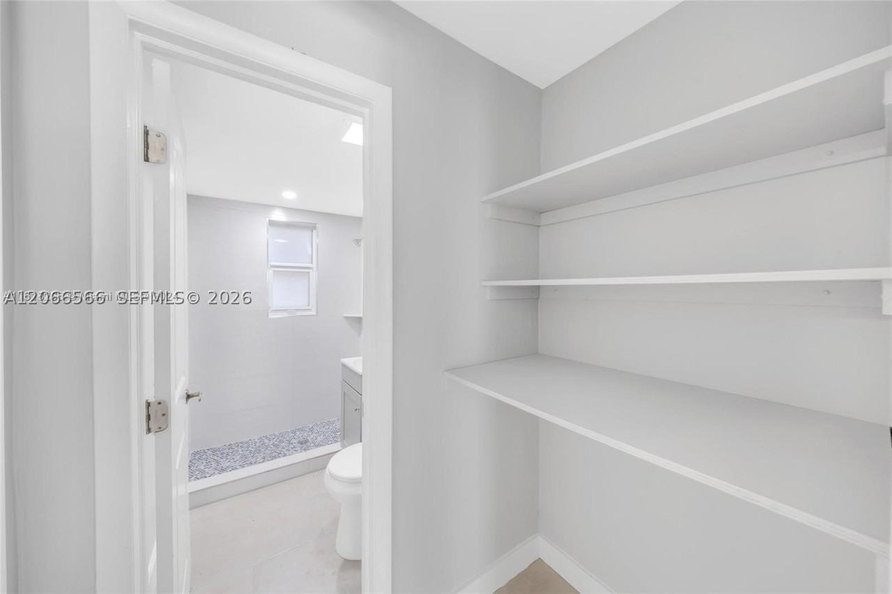 1150 NW 1st Pl #4 - Photo 7 of 18