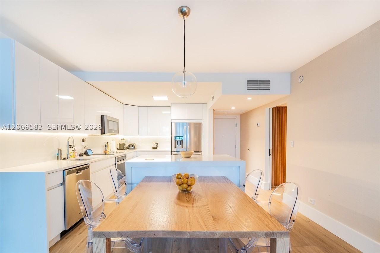 2301 Collins Ave #719 - Photo 2 of 18