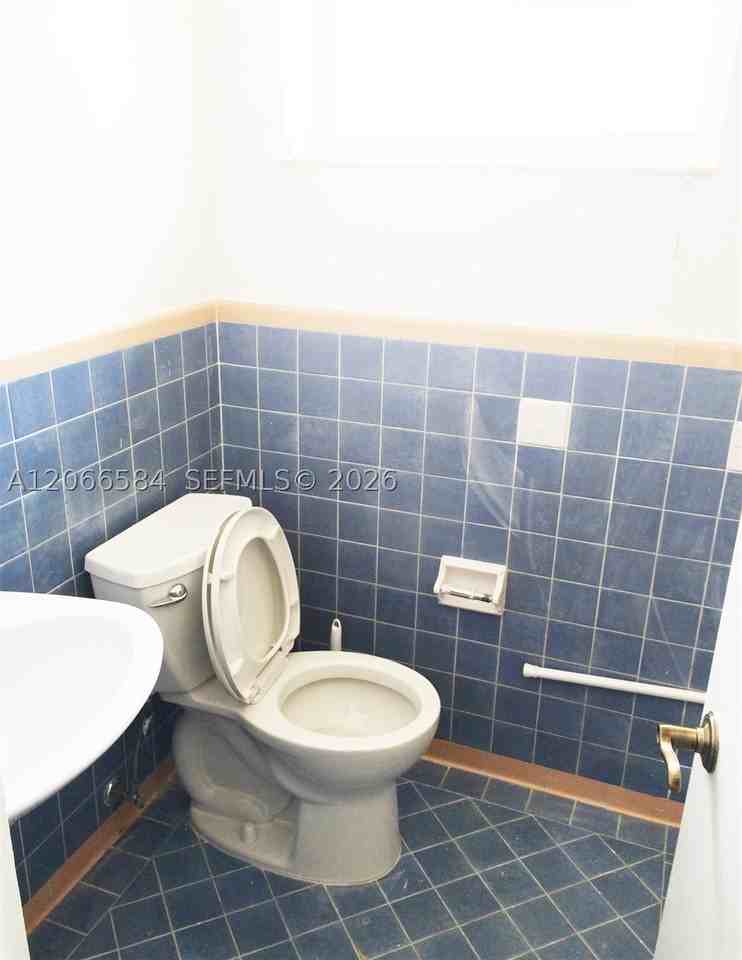 47 Sidonia Ave #47 - Photo 2 of 27