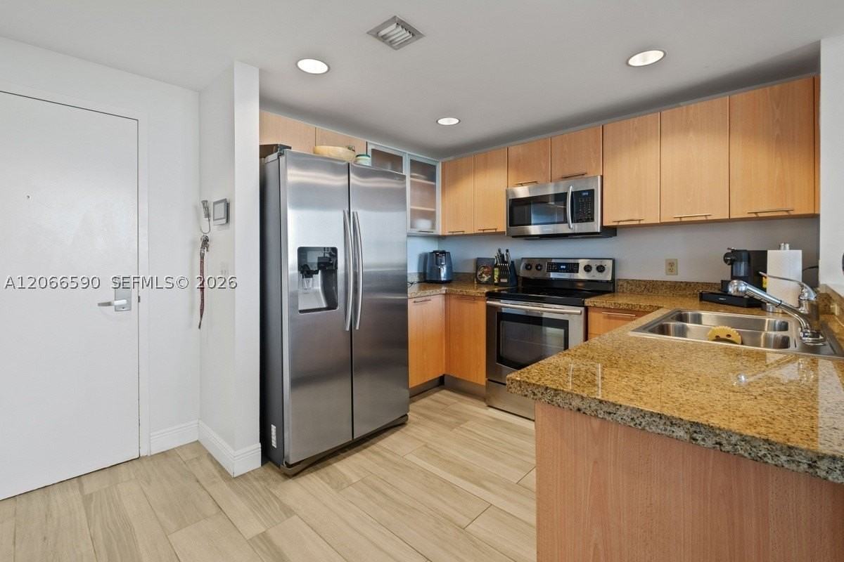 2021 SW 3rd Ave #602 - Photo 4 of 13