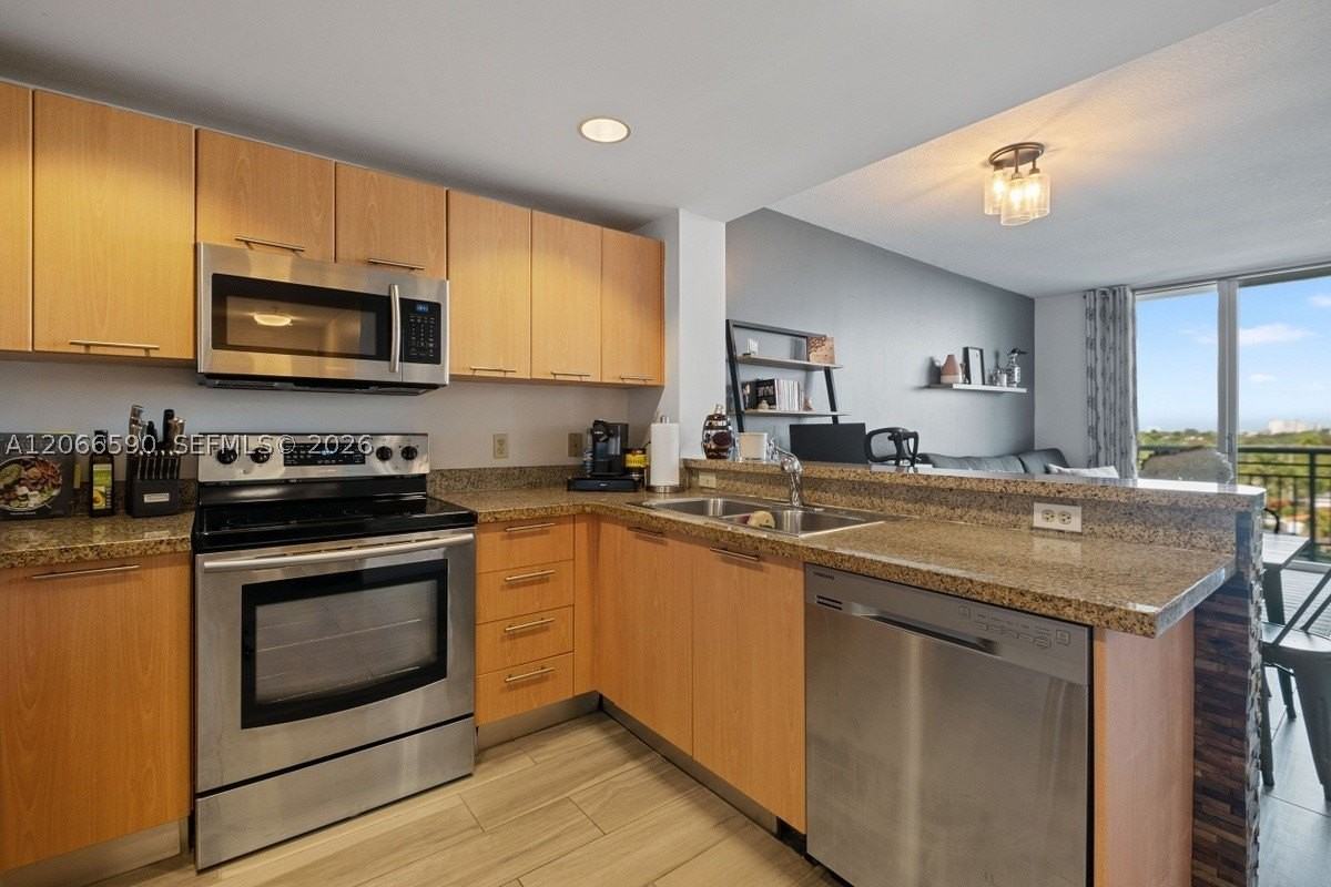 2021 SW 3rd Ave #602 - Photo 5 of 13