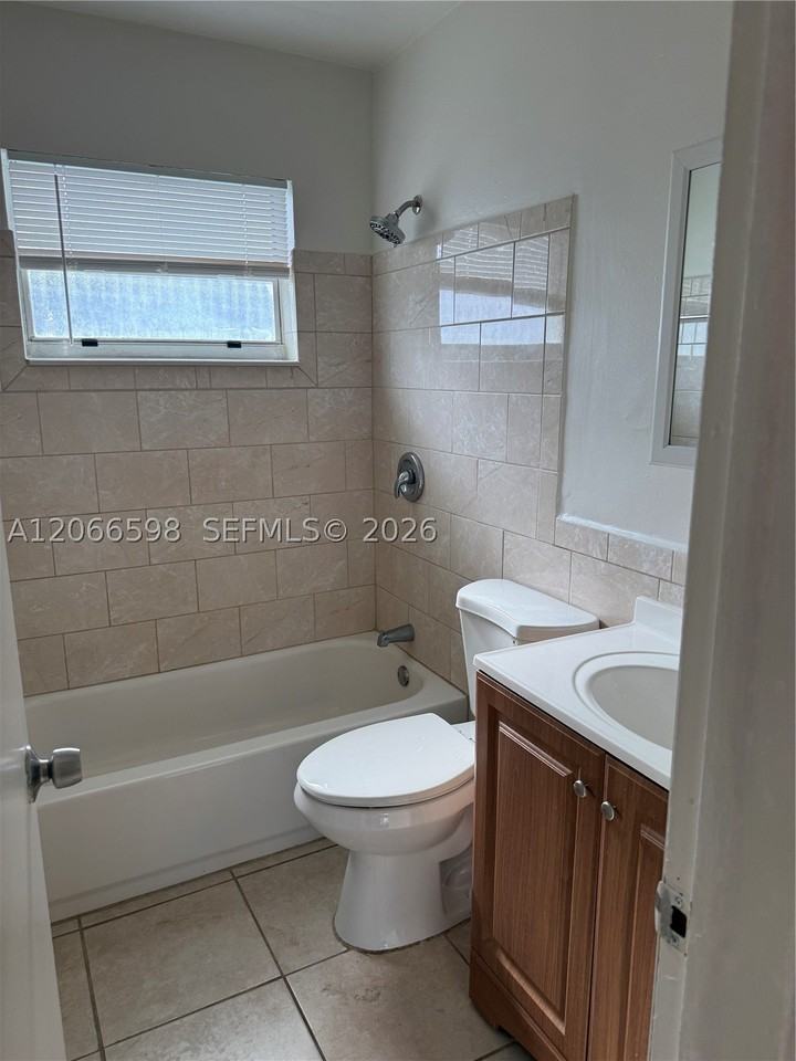 7241 Venetian St #11 - Photo 4 of 7