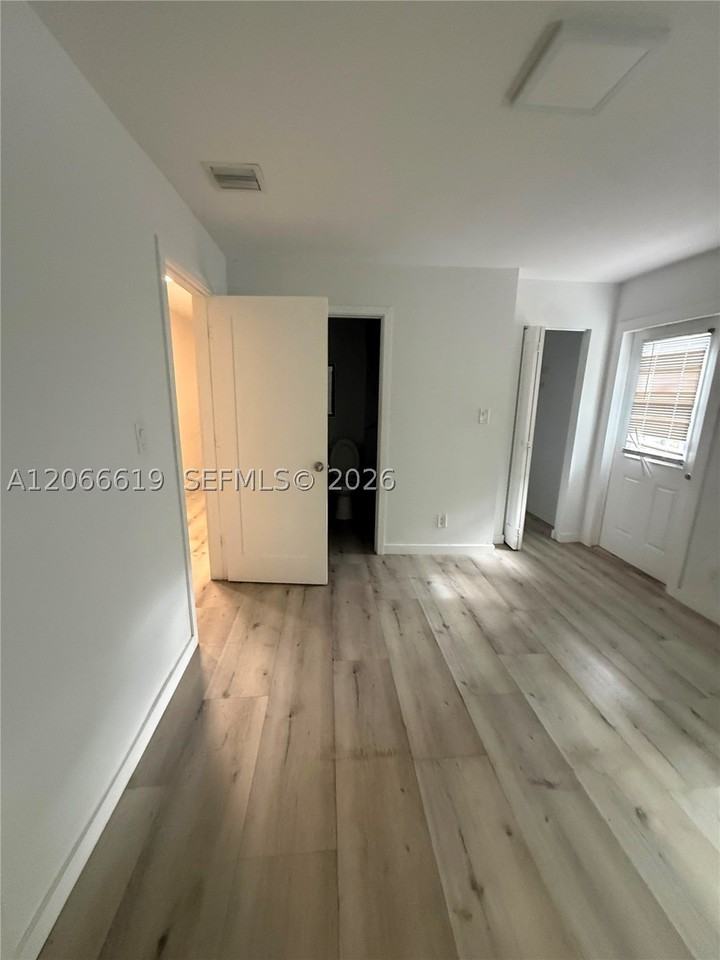 2910 NW 6th Ct - Photo 5 of 6