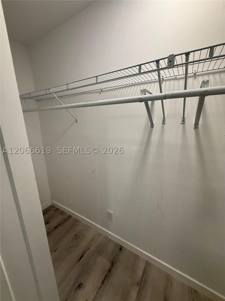 2910 NW 6th Ct - Photo 6 of 6