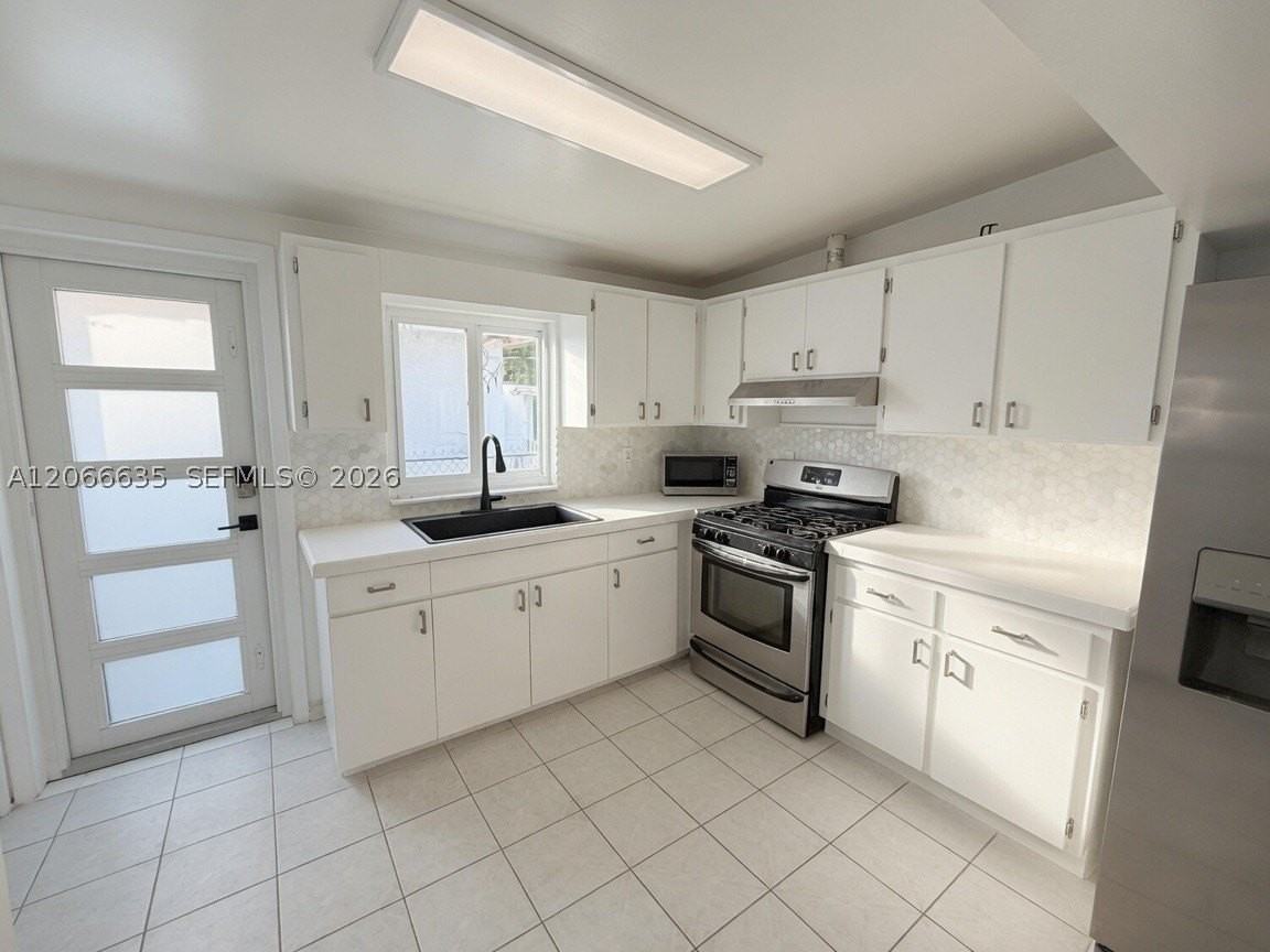 5911 Sw 6th St #2 - Photo 3 of 11