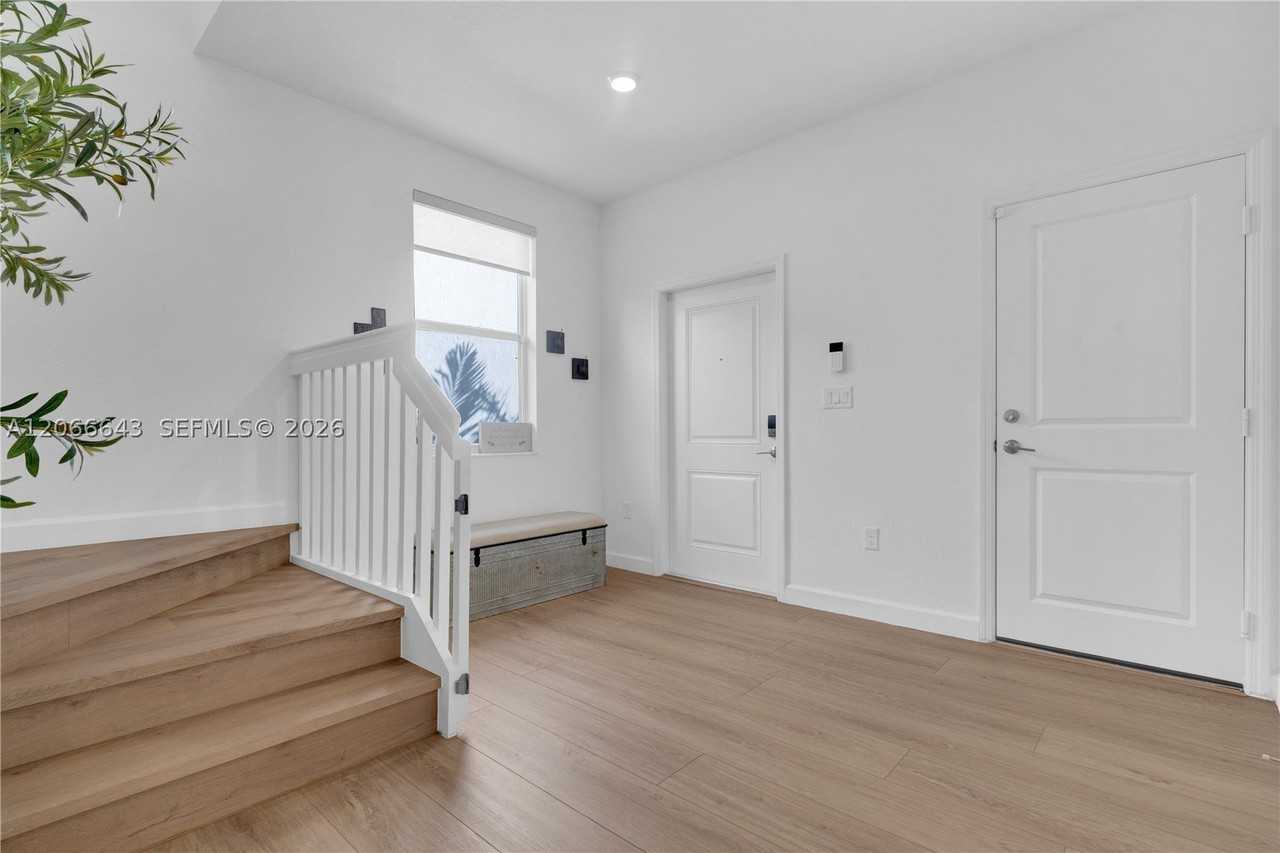 2444 Se 24th Ave - Photo 5 of 50