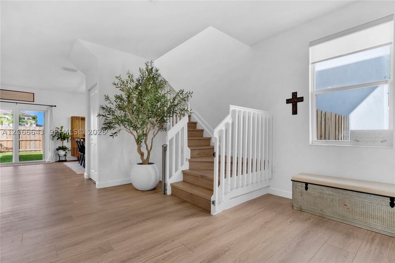 2444 Se 24th Ave - Photo 6 of 50