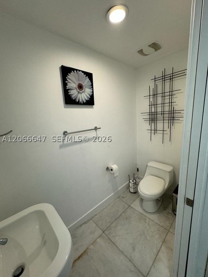 1040 Biscayne Blvd #1505 - Photo 5 of 16