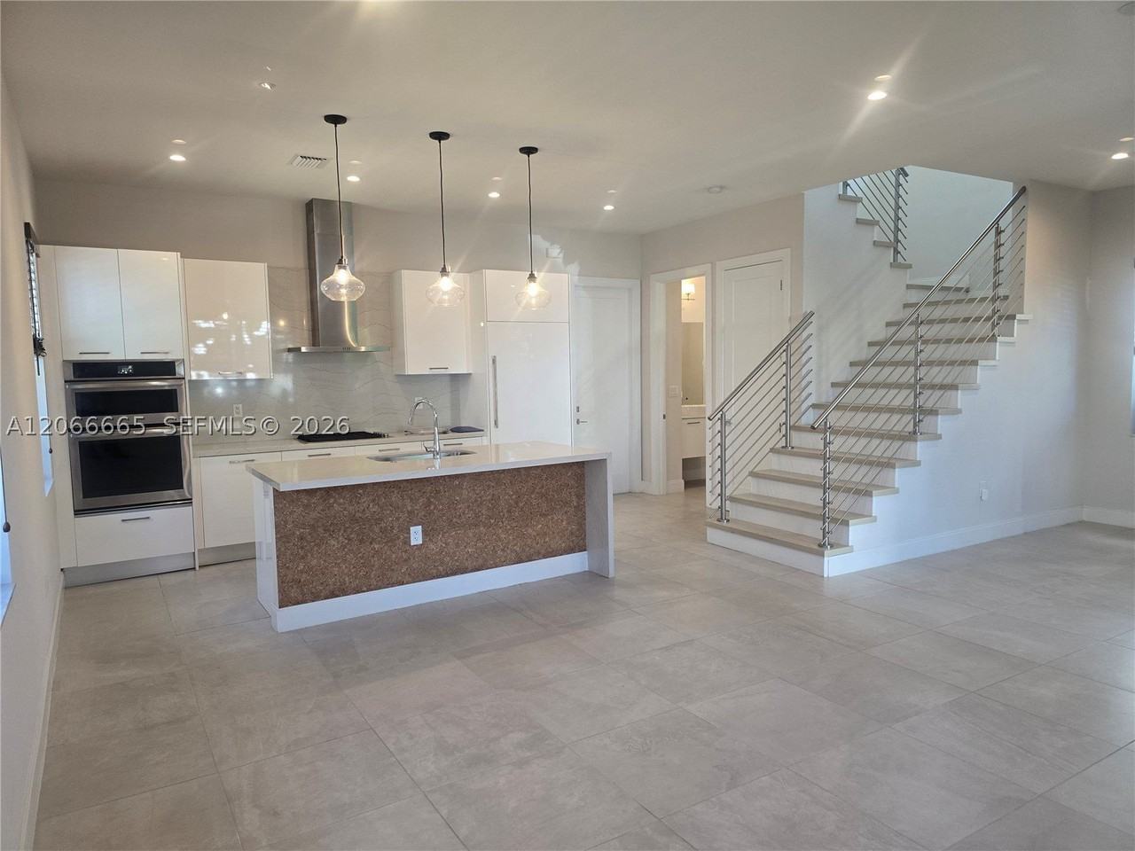 8217 NW 46th St - Photo 4 of 36