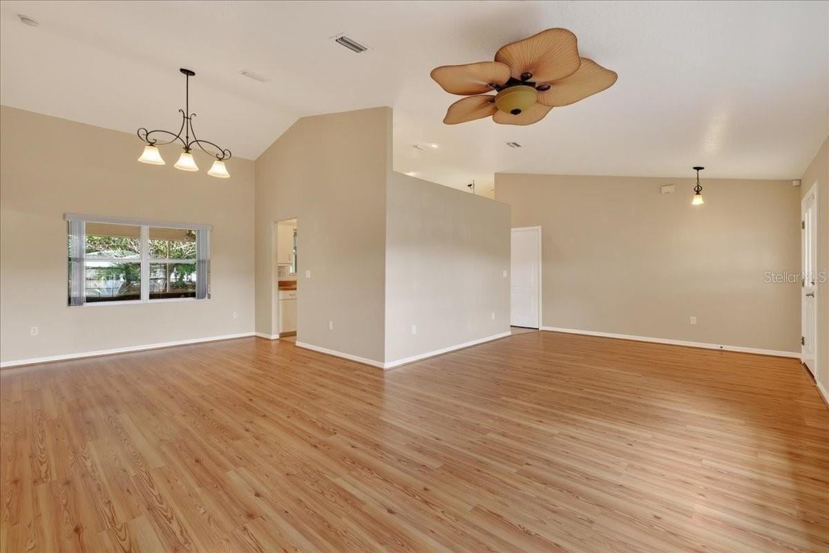 28 Princeton Ln - Photo 3 of 37