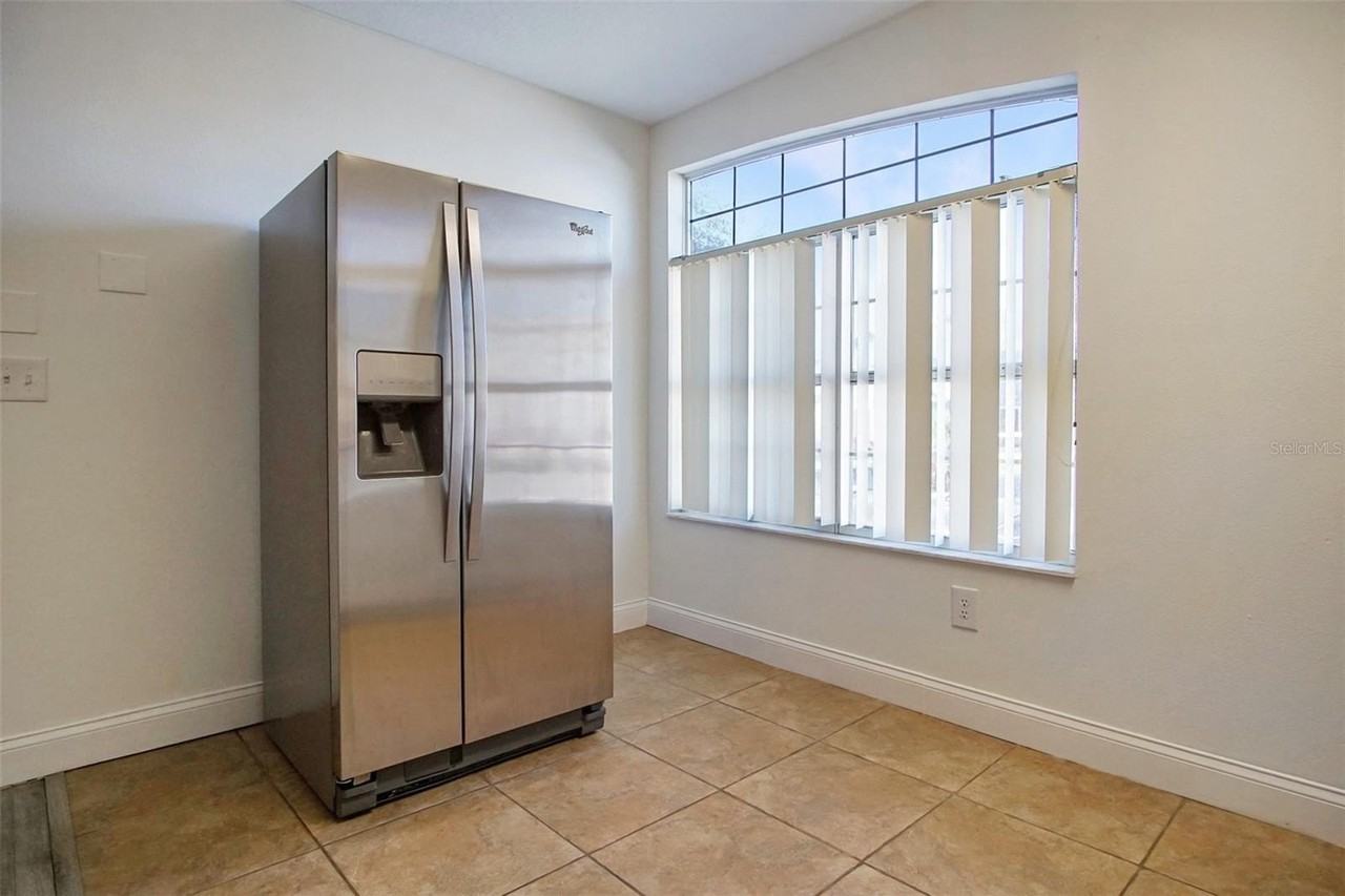 526 Caribbean Dr - Photo 5 of 12