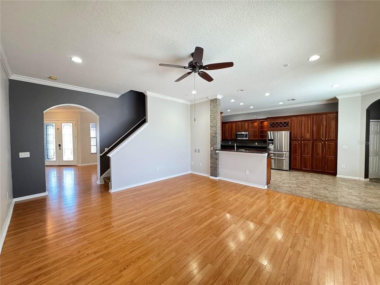 23307 Abercorn Ln - Photo 3 of 16