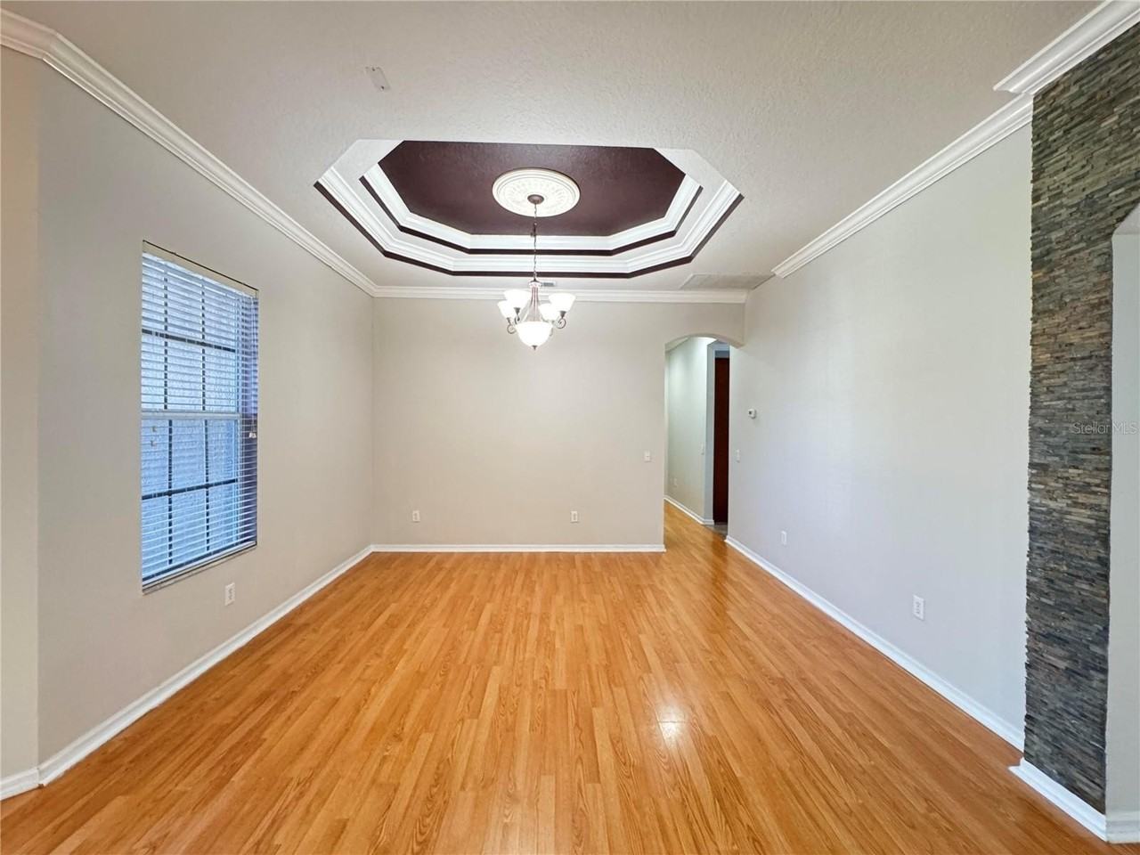 23307 Abercorn Ln - Photo 6 of 16
