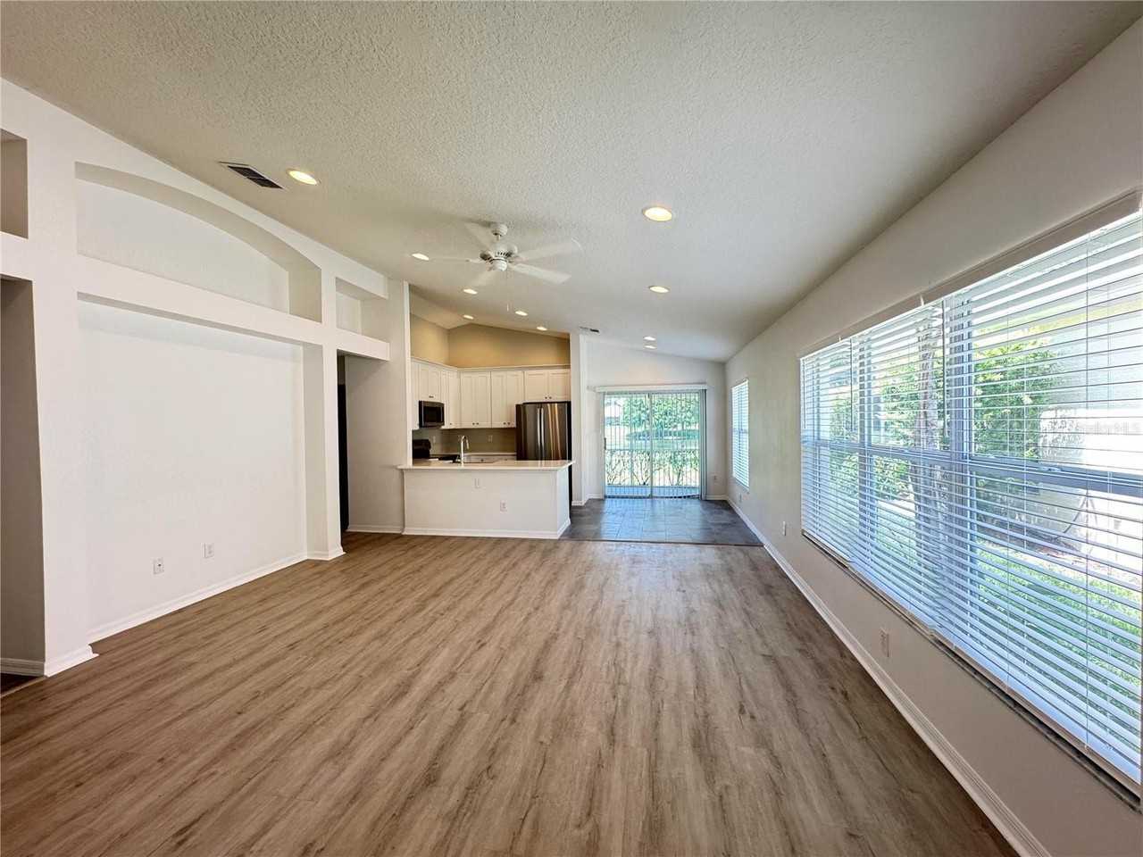 23741 Coral Ridge Ln - Photo 3 of 22