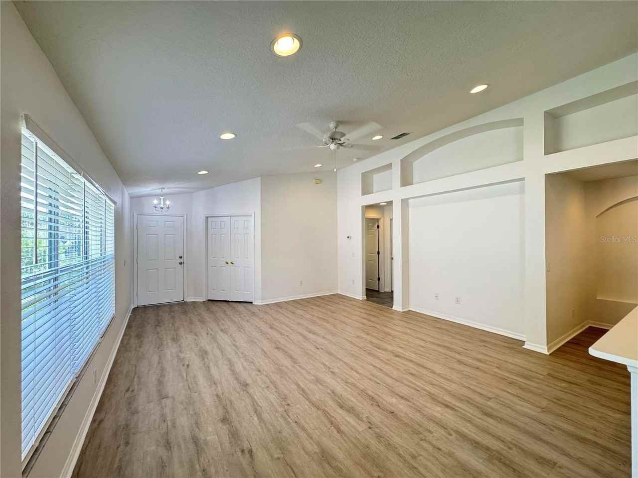 23741 Coral Ridge Ln - Photo 4 of 22