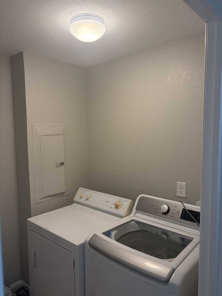 21074 Hamilton Ave - Photo 4 of 12