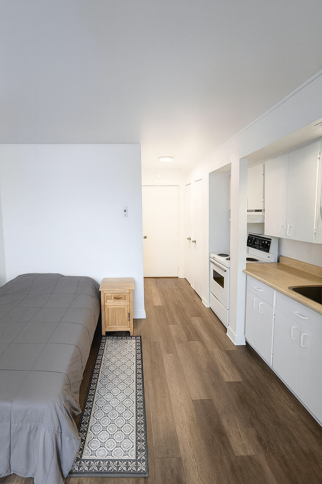 3475 Rue Petitclerc #13 - Photo 3 of 12