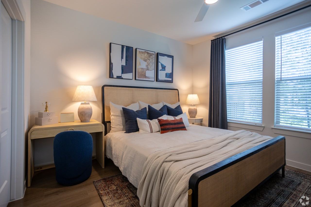 Alexan Cypress Creek - Photo 3 of 40
