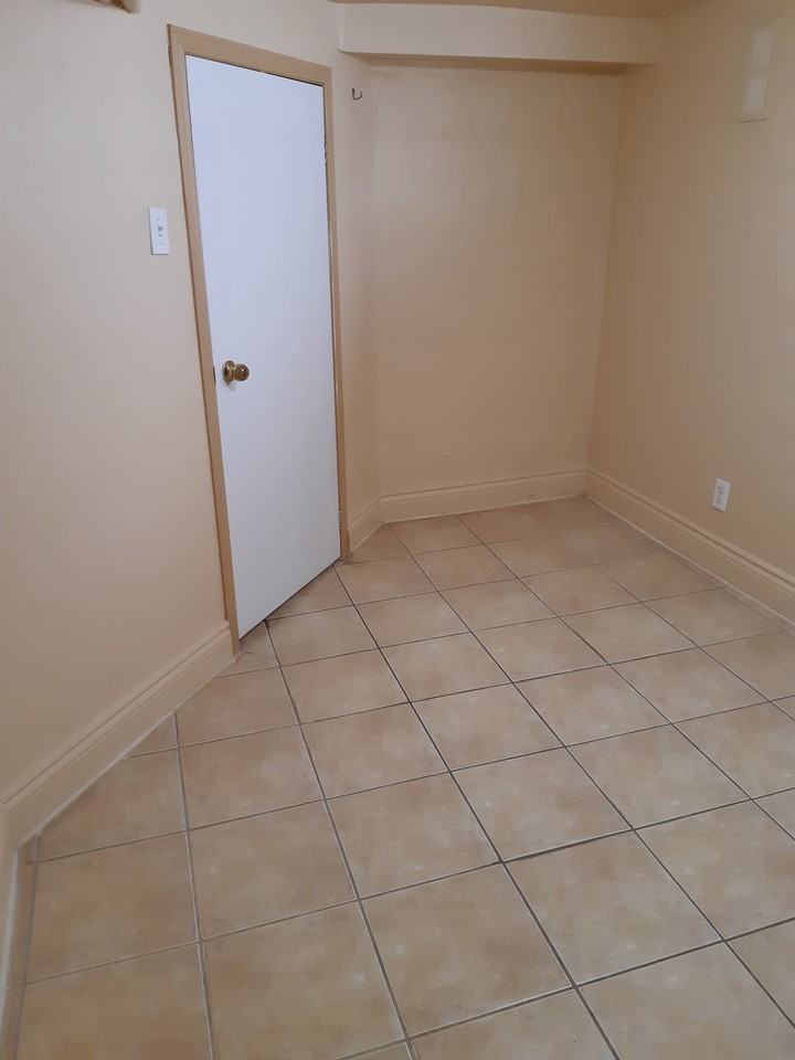 Beverley St & Dundas St W - Photo 4 of 6