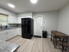 featured image of Leeway Ave