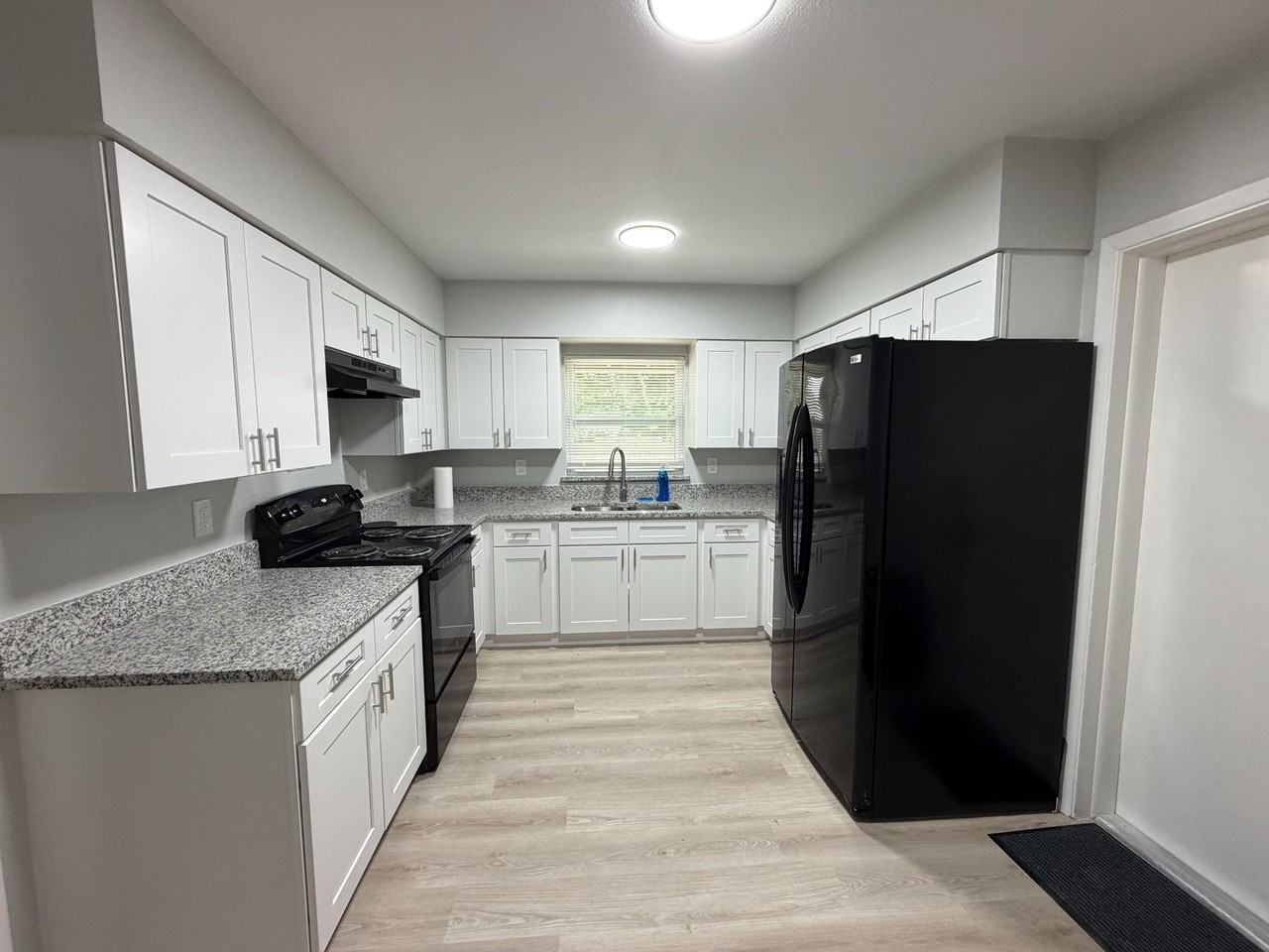 Leeway Ave - Photo 4 of 35