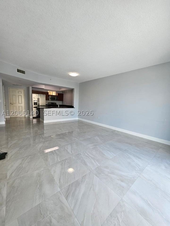 7270 N Kendall Dr #B202 - Photo 4 of 15