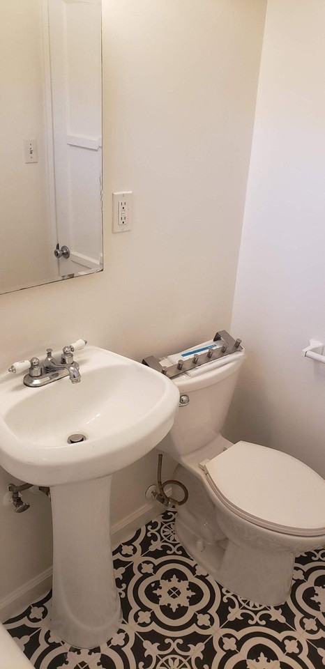 1724 North Hollywood Way #B - Photo 6 of 7