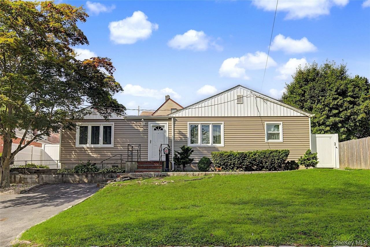 28 Roundhill Dr