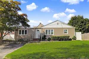 featured image of 28 Roundhill Dr