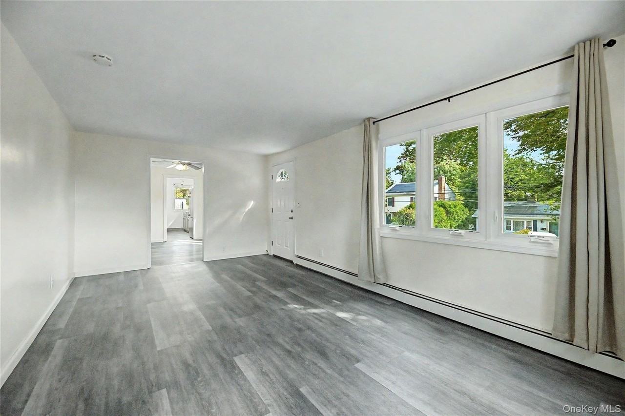 28 Roundhill Dr - Photo 4 of 18