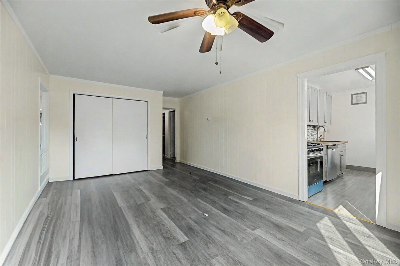 28 Roundhill Dr - Photo 5 of 18