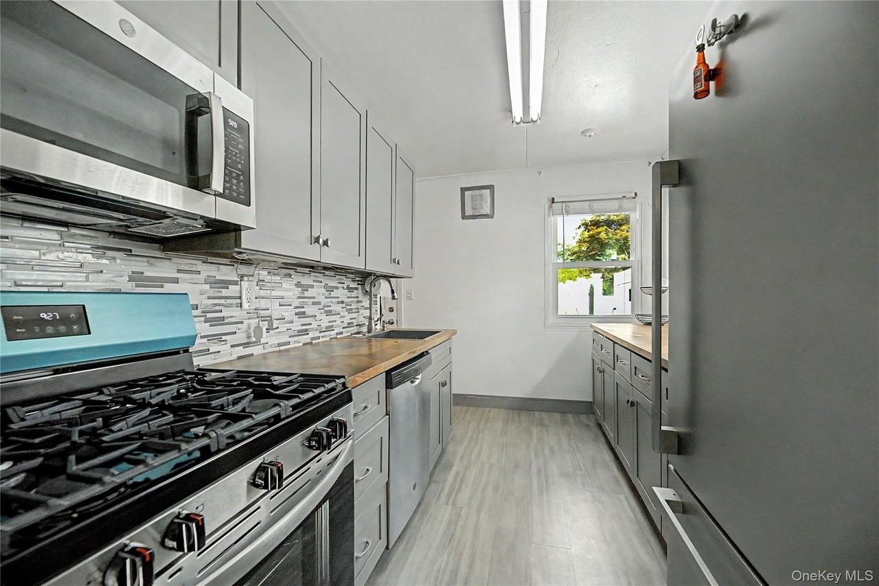 28 Roundhill Dr - Photo 6 of 18