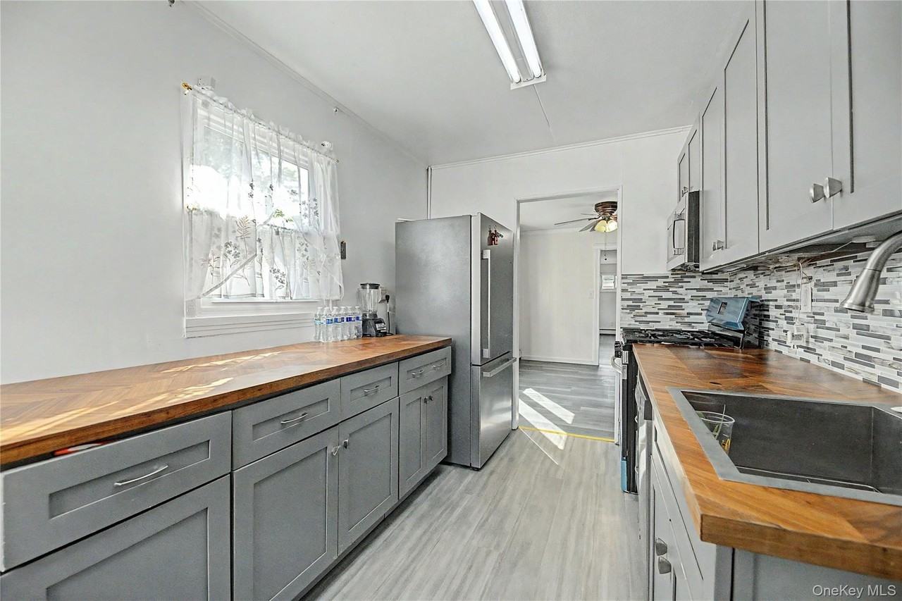 28 Roundhill Dr - Photo 7 of 18
