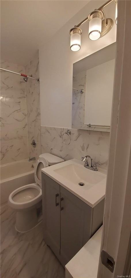 254 Martine Ave #1C - Photo 3 of 18