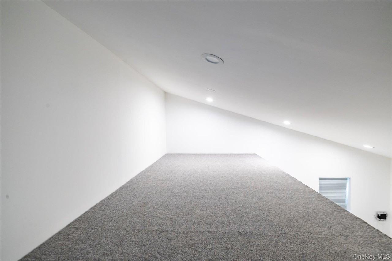 537 E Broadway #201 - Photo 7 of 23