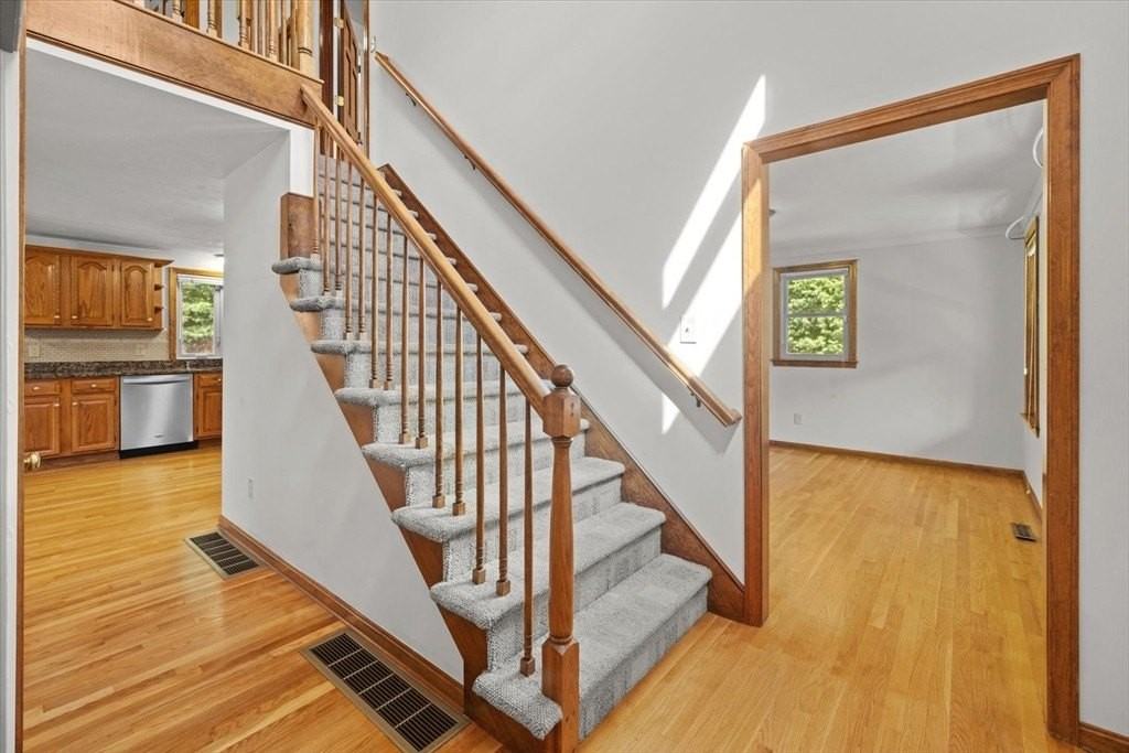 57 Harvest Wood Dr - Photo 5 of 32