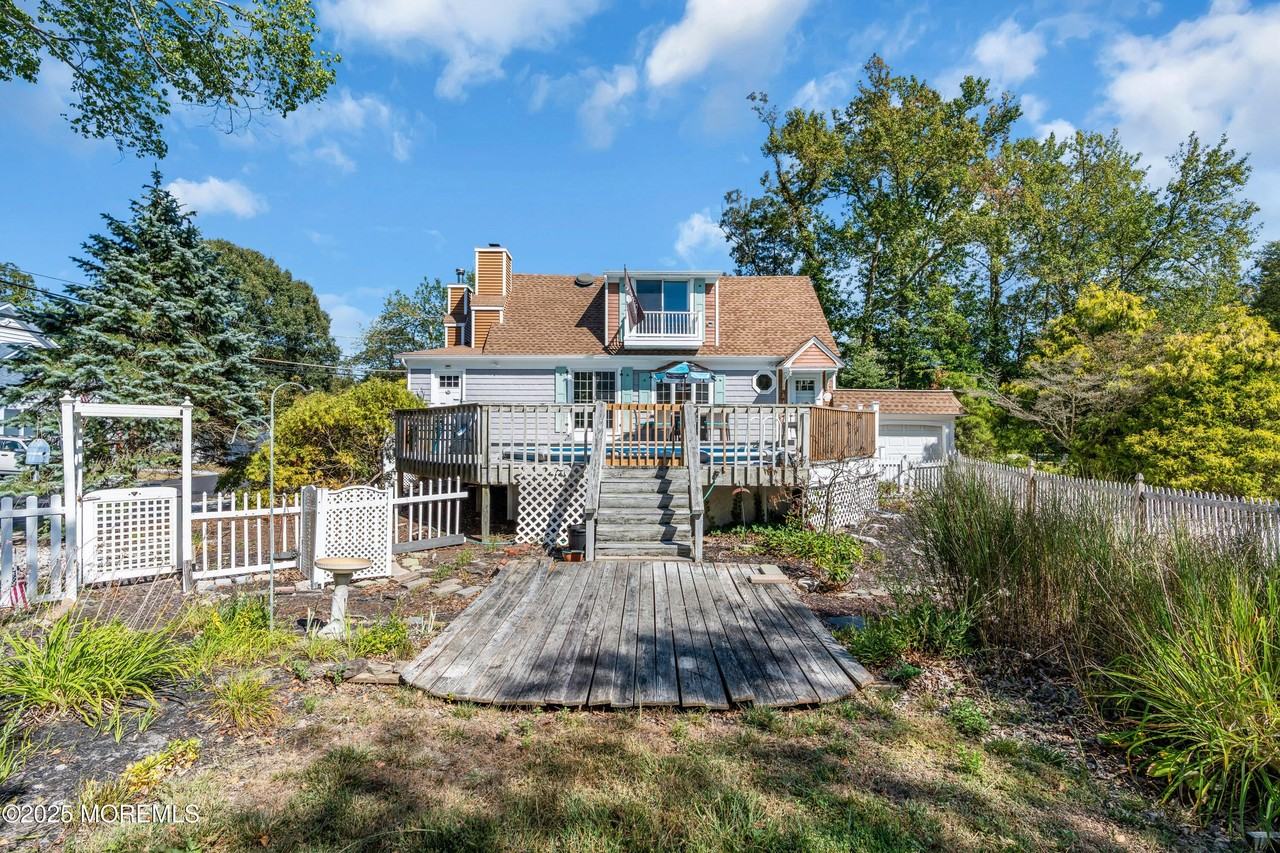 344 E Point Pleasant Ave - Photo 4 of 29