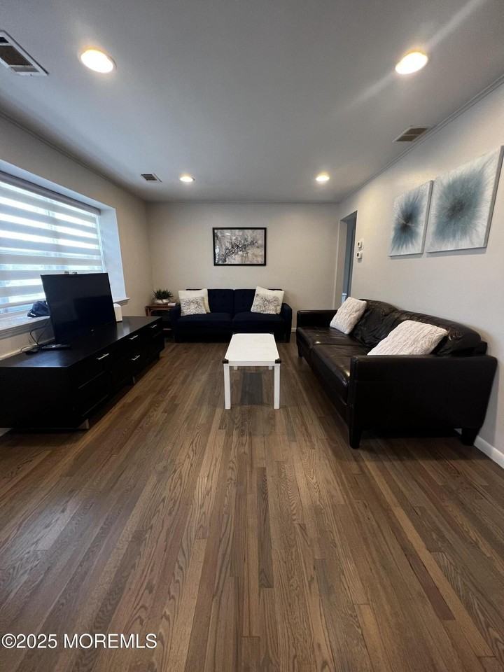 1000 Woodgate Ave - Photo 3 of 13