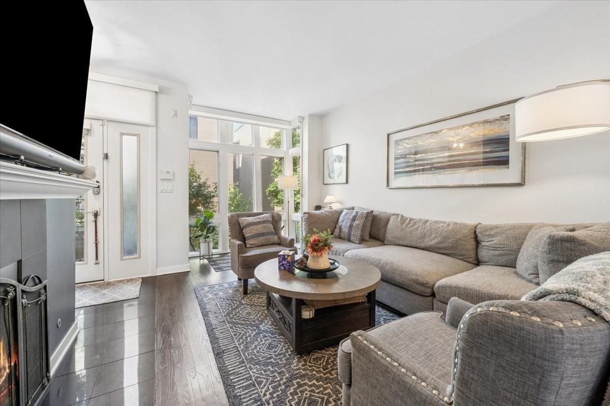 1713 W Diversey Pkwy #D - Photo 5 of 34