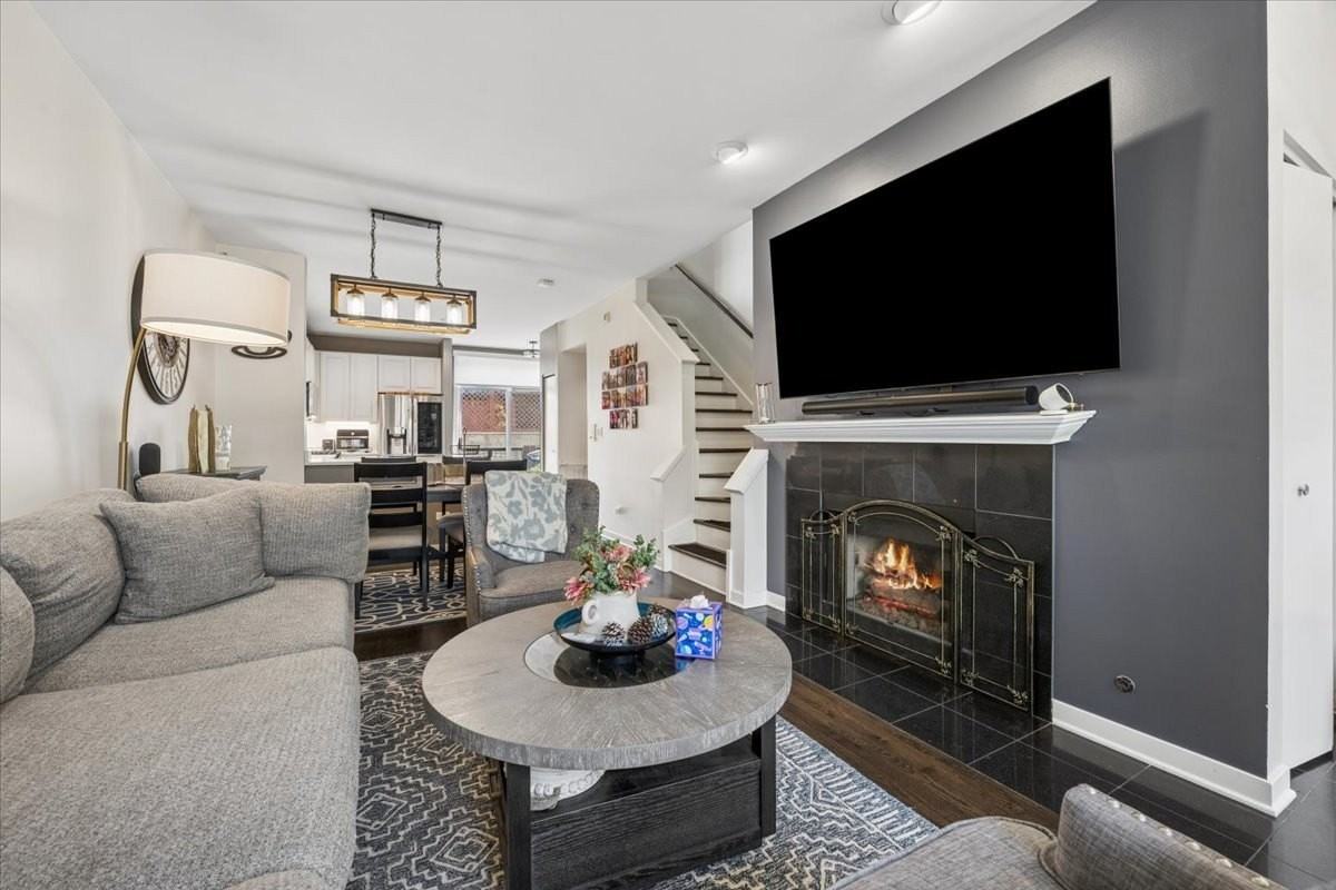 1713 W Diversey Pkwy #D - Photo 7 of 34